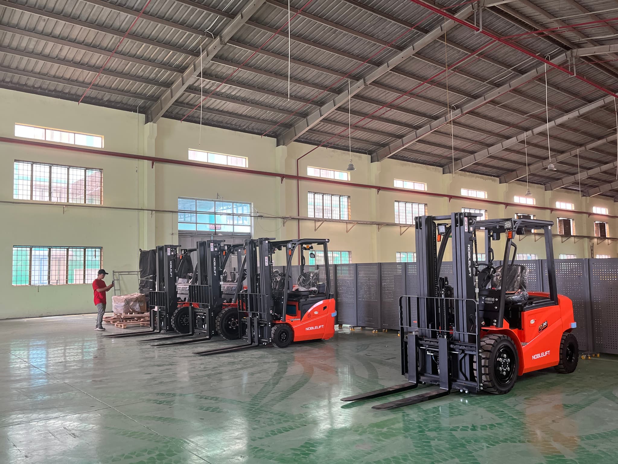 Forklift - FE4P30Q Mast 4.5m - Selected Image