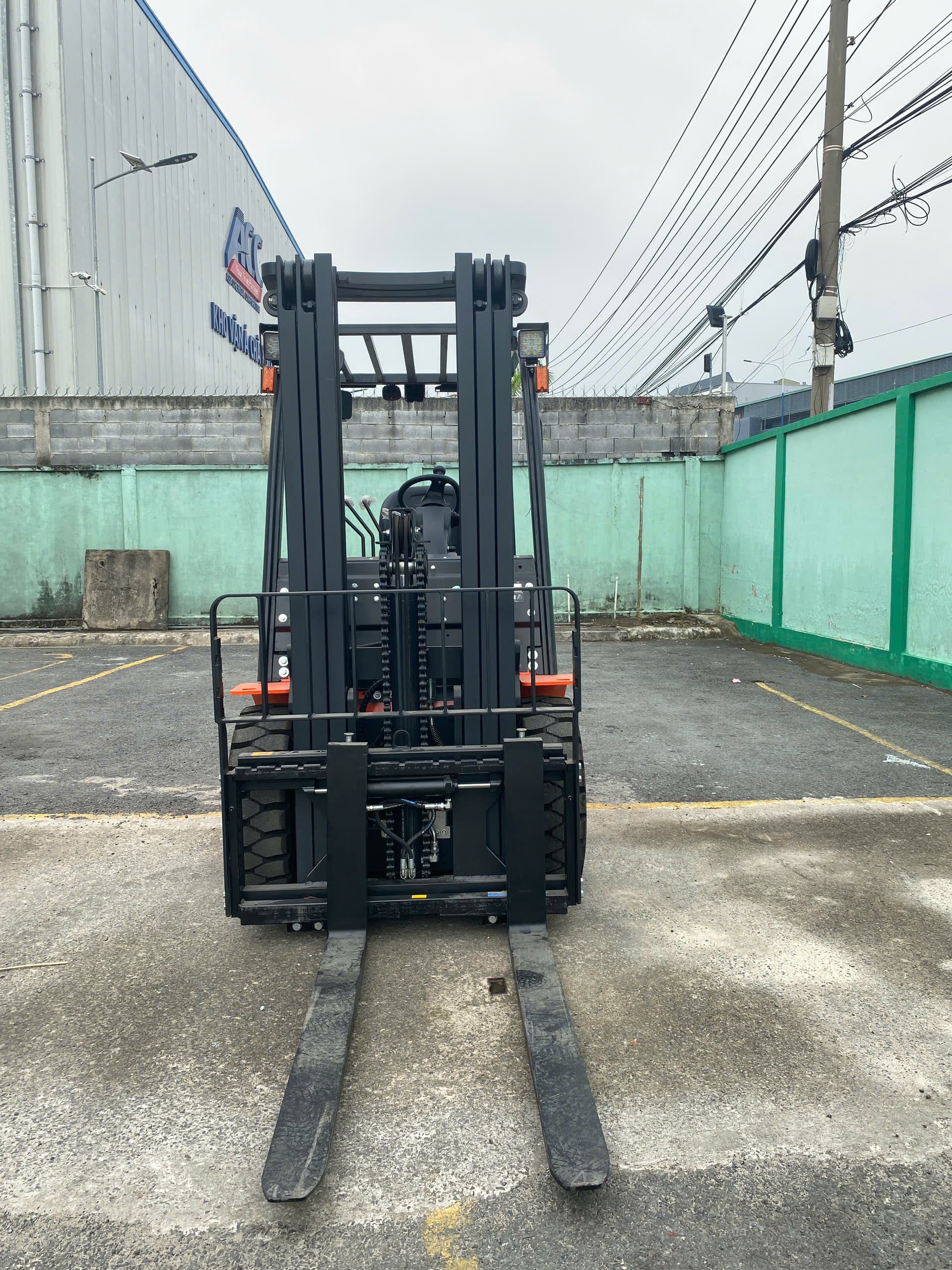 Forklift - FE4P35Q Mast 4.5m - Selected Image