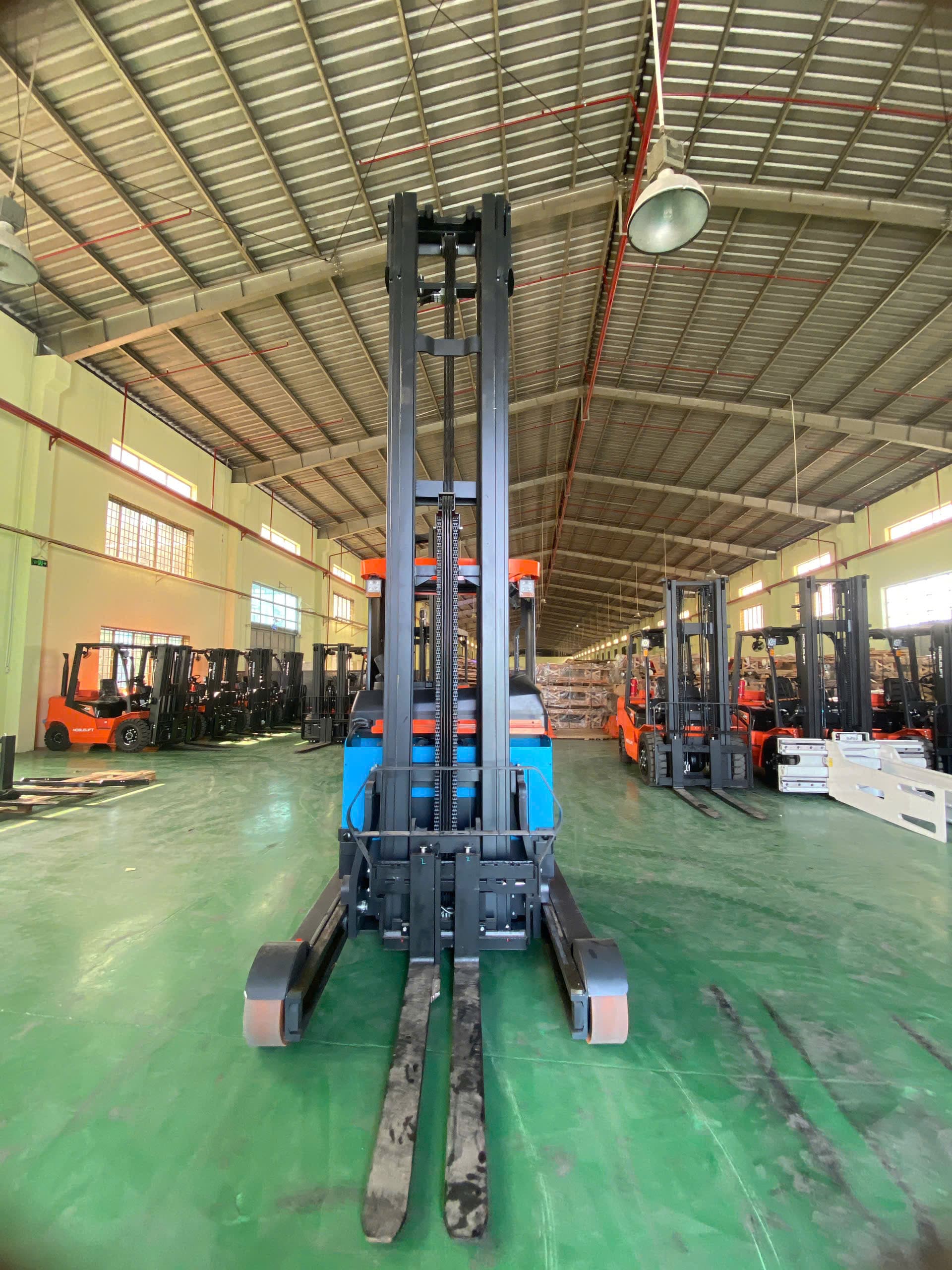 Reach Truck - RT20PH Mast 10.5m - Selected Image